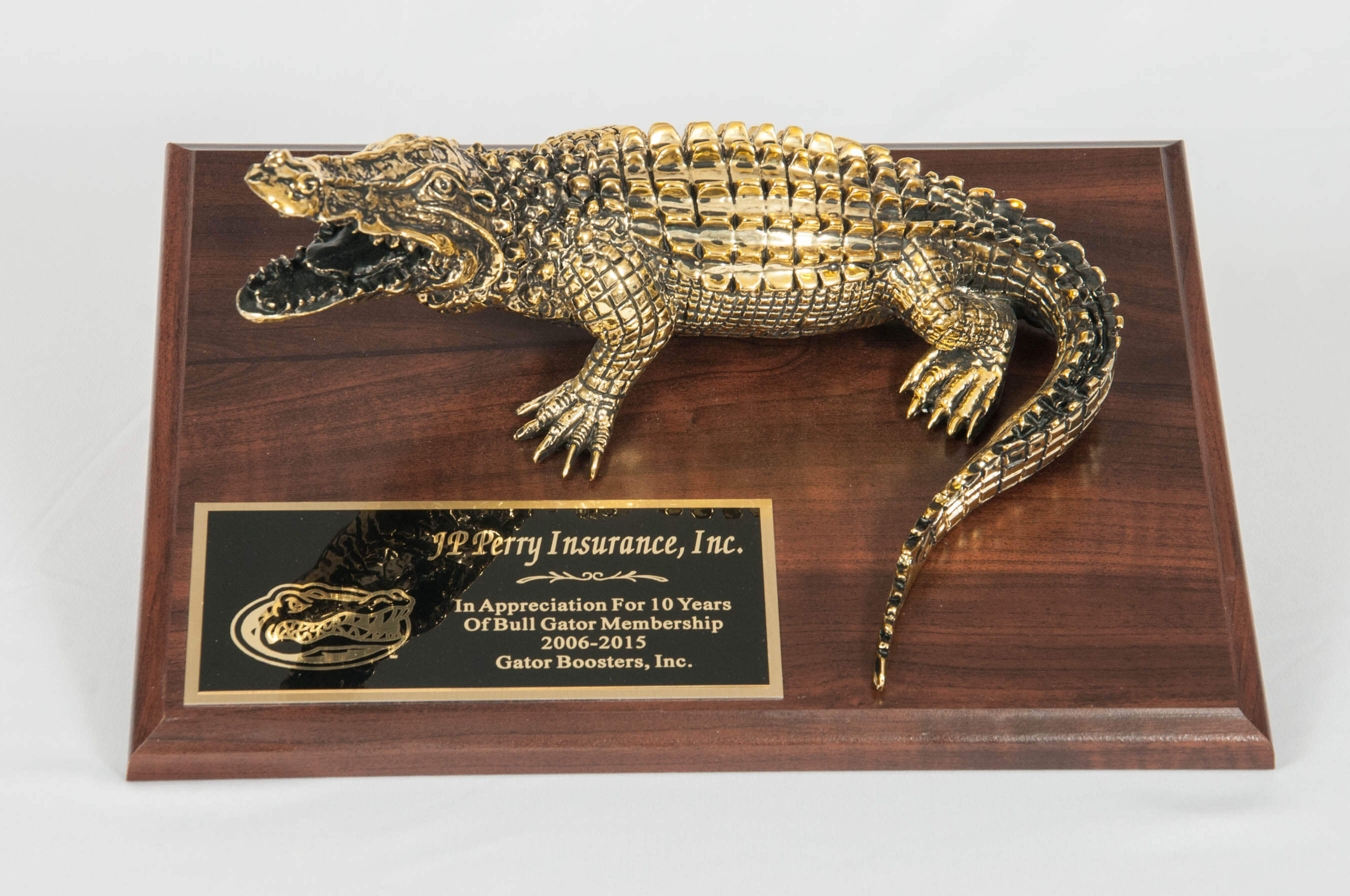 Large Gator on 9x12 Plaque top